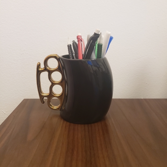 Black and Gold Brass Knuckles handle cup - Picture 2 of 2